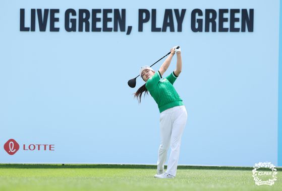 노승희는 안정적인 샷감을 유지하며 한 타 차 2위로 최종 라운드 챔피언조에서 경쟁한다. 사진 KLPGA