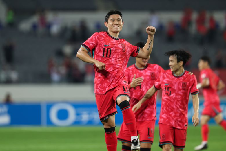 7일 중국전에서 왼발로 원더골을 터트린 축구대표팀 이동경. [사진 대한축구협회]
