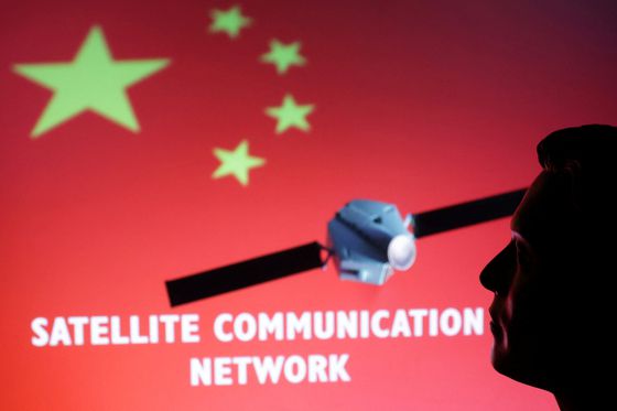 인공위성 네트워크와 중국 국기를 합성한 이미지. 로이터=연합뉴스