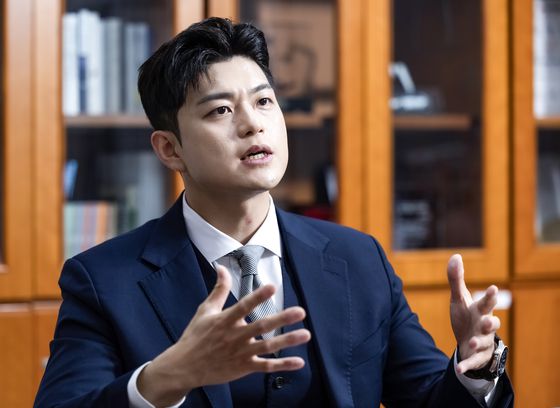 김용태 전 비대위원장은 12·3 계엄 당시 국회의 계엄 해제 요구 결의안에 찬성표를 던진 국민의힘 의원 18명 중 한 명이자 당내 최연소 국회의원이다. 당의 혁신점수를 빵점으로 준 그는 “당 비대위원장이던 나 역시 당연히 빵점”이라며 107명 소속 의원 전원의 환골탈태만이 개혁의 키라고 강조했다. 임현동 기자