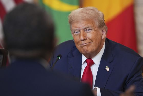 2020년 3월 도널드 트럼프 미국 대통령이 자이르 보우소나루 브라질 전 대통령과 자신의 사저가 있는 플로리다 마러라고 리조트에서 만찬을 함께하고 있다. AFP=연합뉴스