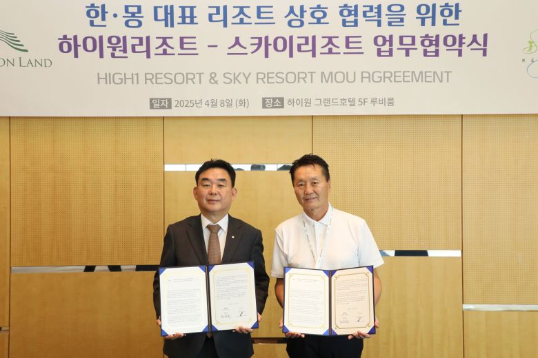 [강원랜드] 하이원리조트-스카이리조트 업무협약 (좌측 최철규 강원랜드 대표이사 직무대행, 우측 아마쿠 밧수리 스카이리조트 대표)