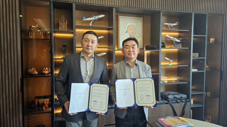 27일 울란바토르에서 왼쪽부터 원몽골리아 암밧 대표, 강원랜드 최철규 대표이사 직무대행