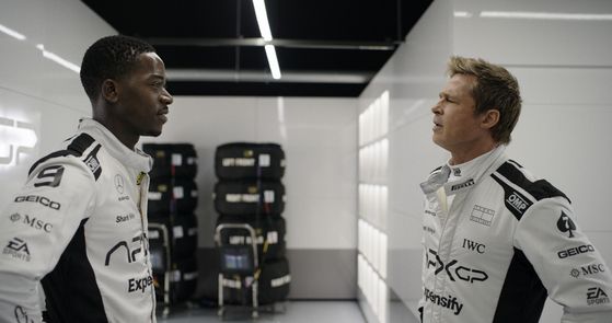 영화 'F1:더 무비'의 한 장면. 브래드 피트의 매력은 여전하다. 사진 워너 브러더스 코리아