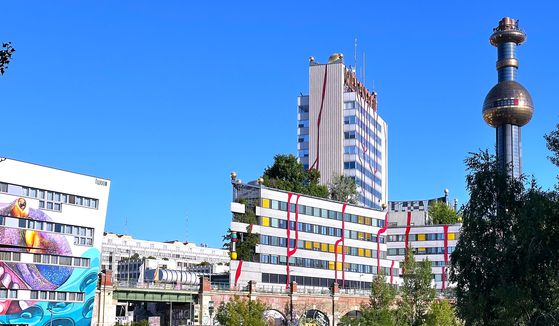 비엔나시는 쓰레기 소각장 디자인을 훈데르트바서에게 맡겨 기피시설을 관광 명소로 바꿨다. 비엔나(오스트리아)=문희철 기자