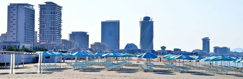 북한 노동당 기관지 노동신문은 지난 4일 “동해의 명승 명사십리에 우리 식의 해안관광도시, 인민의 문화 휴양지가 웅장하고 화려하게 솟아났다”며 연일 원산 갈마해안관광지구를 홍보했다. 노동신문=뉴스1