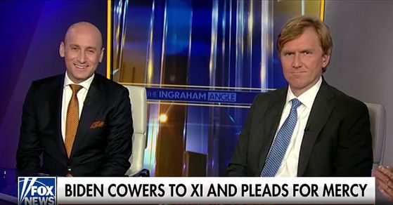 스티븐 밀러 미국 백악관 부비서실장(왼쪽)과 엘브리지 콜비 미 국방부 정책당 차관이 조 바이든 행정부 때인 2022년 11월 15일(현지시간) 폭스뉴스와 인터뷰를 하고 있다. 사진 폭스뉴스 홈페이지 캡처