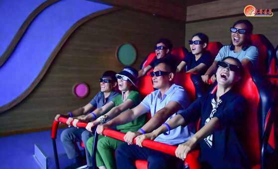 북한 노동당 기관지 노동신문은 지난 10일 “황홀경의 명사십리, 행복의 인파십리”라며 원산갈마해안관광지구를 홍보했다. 노동신문=뉴스1