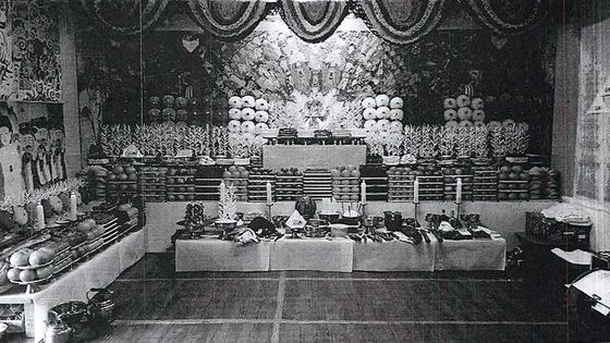 건진법사 전성배씨의 서울 강남구 역삼동 법당 건물 2층 거실에 일본 여신 아마테라스상을 모신 신당의 모습. 독자 제공