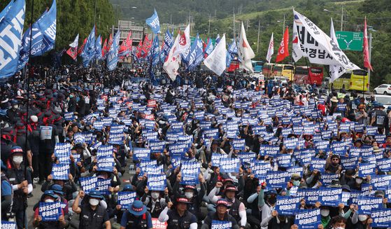 대우조선해양 앞 총파업 결의대회. 사진은 2022년 모습으로 기사와는 직접적인 관련이 없음. 연합뉴스