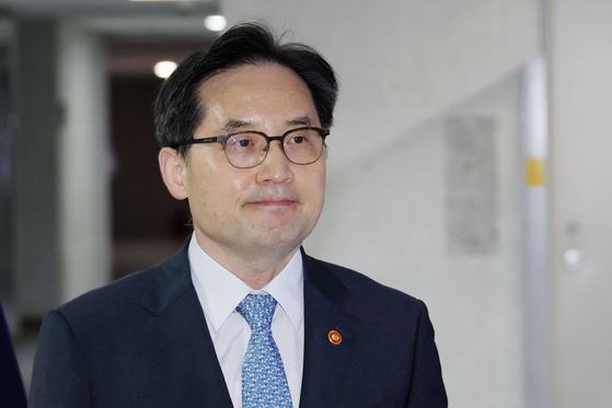 한기정 공정거래위원장이 17일 오전 서울 여의도 국회 의원회관에서 열린 더불어민주당과 공정위의 비공개 당·정 간담회에 참석하고 있다. 뉴스1