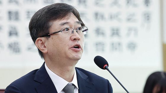 오영준 헌법재판소 재판관 후보자가 18일 국회 법제사법위원회 전체회의에서 열린 인사청문회에서 의원들 질의에 답하고 있다. 임현동 기자