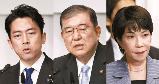 고이즈미 신지로(왼쪽부터) 농림수산상, 이시바 시게루 총리, 다카이치 사나에 전 경제안보담당상. EPA=연합뉴스