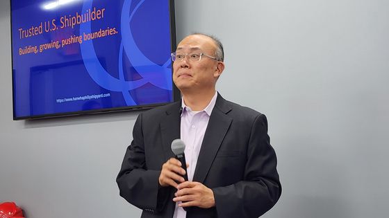 지난 16일(현지시간) 한화필리십야드의 데이비드 김 최고경영자(CEO)가 미국과의 군수 협력 등 회사의 비전에 대해 설명을 하고 있다. 필라델피아=강태화 특파원