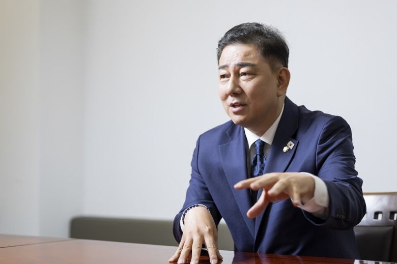 김병기 더불어민주당 원내대표가 지난 10일 월간중앙 인터뷰에서 “앞으로 1년, 집권당의 원내대표로서 국민의 먹고사는 문제를 해결하고, 대한민국을 정상화하기 위해 제 모든 것을 걸고 뛰겠다”고 말했다. 최영재 기자