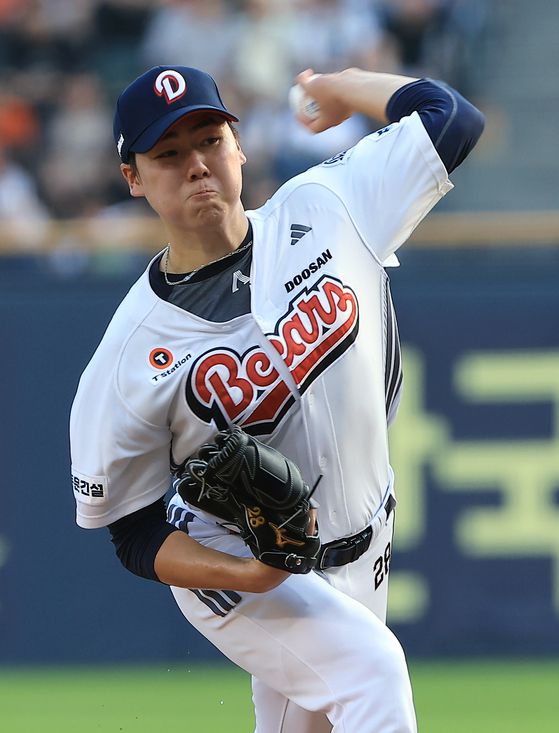 24일 잠실 한화전에서 6이닝 무실점으로 역투한 두산 최승용. 뉴스1