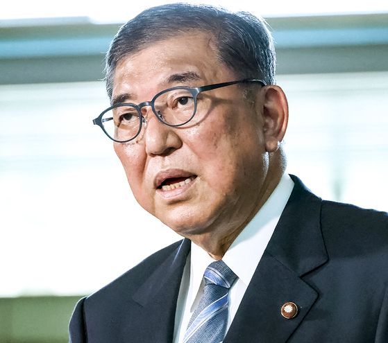 이시바 시게루(石破茂) 일본 총리가 23일 도쿄 총리관저에서 기자들에게 미국과의 관세협정 내용을 설명하고 있다. [AFP=연합뉴스]