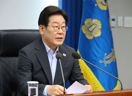 이재명 대통령이 24일 서울 용산 대통령실 청사에서 열린 4차 수석·보좌관 회의에서 발언하고 있다. 대통령실사진기자단