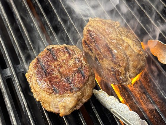 스테이크는 어떤 부위인지, 어떻게 굽는지 등에 따라 맛이 달라진다. 사진 김광중