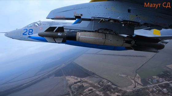우크라이나 Su-25에 장착된 AASM 해머. 해머는 재밍을 극복하고 러시아의 핵심 목표를 정확하게 때려 유명해졌다. 유튜브 @Мазут Сдэшный 캡처