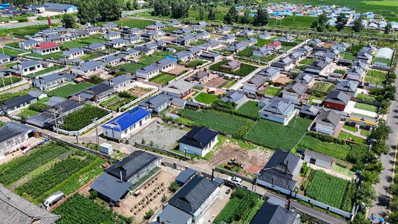 지난 18일(현지시간)에 촬영된 항공 드론 사진은 중국 동북부 지린성 허룽시 광둥촌의 전경을 보여주고 있다. 신화=연합뉴스