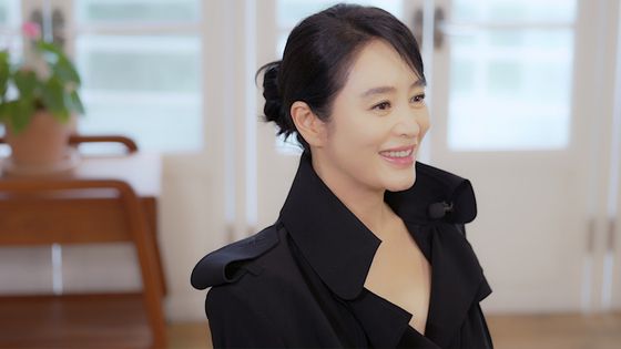 김혜수 배우는 2019년 화제가 됐던 김혜자 배우의 백상예술대상 수상소감을 언급하며 현장에서 느낀 감정들을 풀어냈다. 사진 JTBC