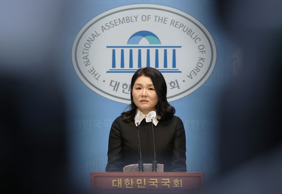 2022년 8월 9일 류여해 전 최고위원이 9일 서울 여의도 국회 소통관에서 복당 기자회견을 하고 있다. 중앙포토