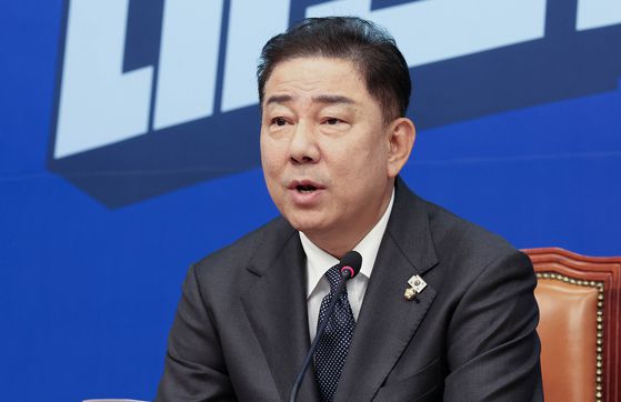 김병기 더불어민주당 대표 직무대행 겸 원내대표가 31일 국회에서 열린 최고위원회의에서 모두발언을 하고 있다. 임현동 기자