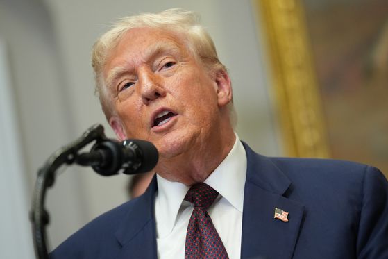 31일(현지시간) 미국 워싱턴 DC 백악관 루즈벨트룸에서 도널드 트럼프 미국 대통령이 연설하고 있다. EPA=연합뉴스