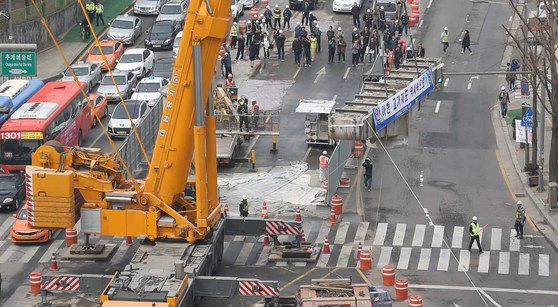 과거 아현고가도로 철거 모습. 중앙포토