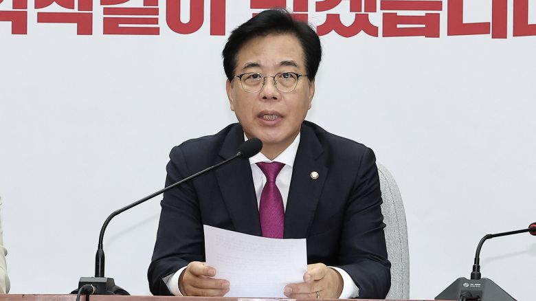 송언석 국민의힘 비상대책위원장 겸 원내대표가 1일 국회에서 열린 원내대책회의에서 모두발언을 하고 있다. 임현동 기자