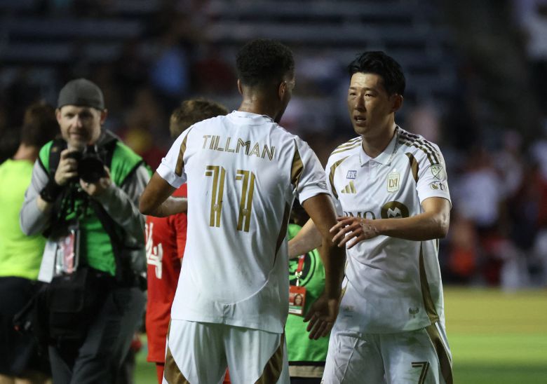 미국 LAFC 데뷔전을 치른 손흥민(오른쪽). [로이터=연합뉴스]