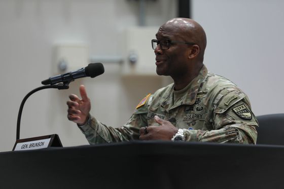 제이비어 브런슨 주한미군 사령관이 지난 8일 경기도 평택시 캠프 험프리스에서 열린 기자간담회에서 질문에 답하고 있다. [사진 주한미군사령부]