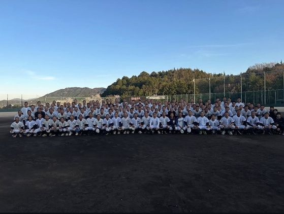 일본 야구명문으로 꼽히는 히로시마현 고료고등학교 경식야구부 단체사진. 사진 인스타그램 캡처