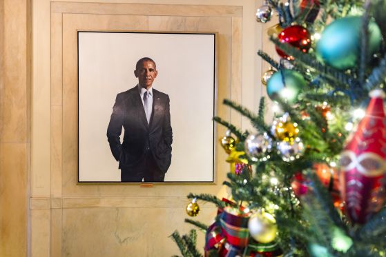 지난해 12월 버락 오바마 전 대통령의 초상화가 미국 워싱턴 DC 백악관 입구 홀을 장식하고 있는 모습. EPA=연합뉴스
