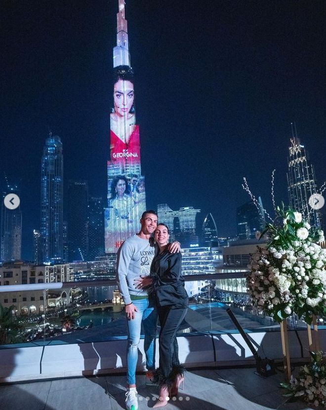 호날두는 아랍에미리트 두바이의 초고층 빌딩인 부르즈 칼리파에 조르지나 생일을 축하하는 전면 광고를 냈다.[사진 조르지나 인스타그램]