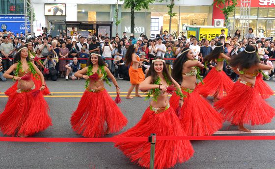 대전 0시 축제에서 외국인들이 공연하고 있다. 김성태 객원기자