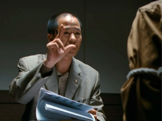 영화 '부당거래'(2010)에 국선변호사로 출연해 강렬한 인상을 남겼던 황병국 감독. 사진 CJ ENM