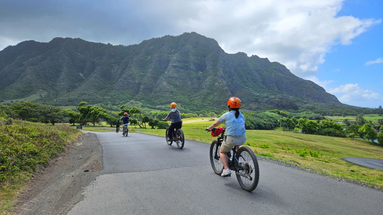 전기 산악 자전거를 타고 쿠알로아 랜치를 수월하게 누빌 수 있다. 김종호 기자