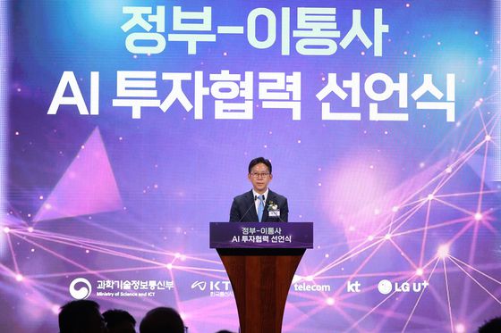 배경훈 과학기술정보통신부 장관이 지난 12일 서울 중구 웨스틴 조선 서울에서 열린 '정부-이통사 AI 투자협력 선언식'에서 축사를 하고 있다. 연합뉴스