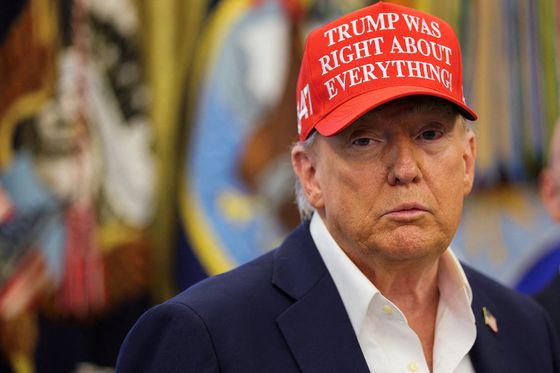 조현 외교부 장관이 이재명 대통령과 도널드 트럼프 미국 대통령의 한미 정상회담을 사흘 앞둔 22일(현지시간) 미국 워싱턴에서 마코 루비오 미국 국무장관 겸 국가안보보좌관과 만나 기념촬영을 하고 있다. 연합뉴스