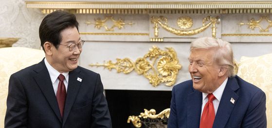 도널드 트럼프 미국 대통령이 25일(현지시간) 한미 정상회담에서 '주한미군 기지 부지 소유권'을 원한다고 밝혔다. 사진은 26일 경기 평택시 주한미군 오산공군기지에 패트리엇(PAC-3) 미사일이 배치되어 있는 모습. 뉴스1