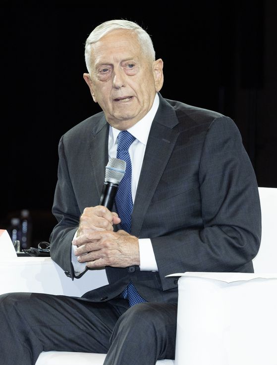 '중앙일보-CSIS 포럼 2025'가 26일 서울 중구 신라호텔 다이너스티홀에서 열렸다. 이날 제임스 매티스 전 미 국방부 장관이 기조대담을 하고 있다. 전민규 기자 / 20250826