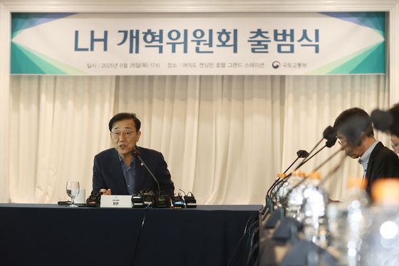 김윤덕 국토교통부 장관이 28일 서울 영등포구 켄싱턴호텔에서 열린 'LH 개혁위원회 출범식'에서 인사말을 하고 있다. [연합뉴스]
