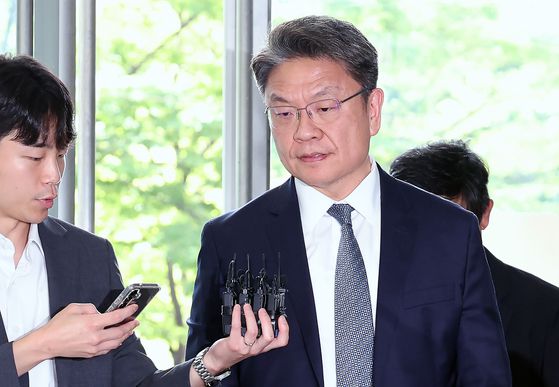 직권남용권리행사방해 혐의를 받는 이시원 전 공직기강비서관이 29일 오후 서울 서초구 '순직 해병 특검'으로 2차 피의자 조사에 출석하고 있다. 뉴스1