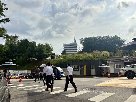 29일 오전 순직해병특검팀(특별검사 이명현)은 서울 용산구 국방부 검찰단에 검사와 수사관을 보내 압수수색에 착수했다. 이아미 기자