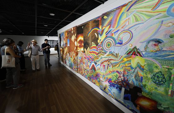 윤재갑 전남국제수묵비엔날레 총감독이 비엔날레 정식 개막에 앞서 지난 27일 전남 목포 문화예술회관에서 프레스 데이를 갖고 주제와 방향성을 소개하고 있다. 뉴스1