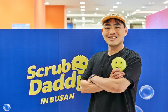 부산 팝업 현장을 찾은 이주형 스크럽대디코리아 대표. 스크럽대디코리아