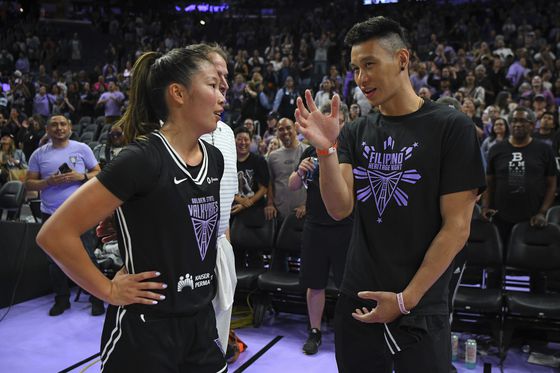 현역 은퇴를 선언한 제러미 린(오른쪽). NBA에서 '황색 돌풍'을 일으킨 주인공이다. AP=연합뉴스