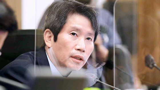 이인영 더불어민주당 의원은 최근 기존 운동권·진보·통일 의제에 더해 경제 분야 전문성을 쌓기 위해 국회 정무위원회에 자원, 경제 공부에 한창이다. 연합뉴스